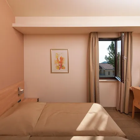 Maistra Select Petalon فيرسار