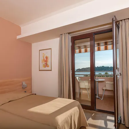 Maistra Select Petalon فيرسار