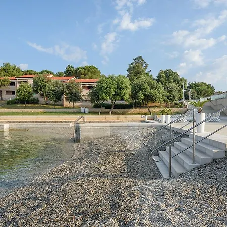 אתר נופש Maistra Select Petalon ורסאר