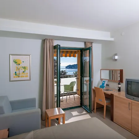 Maistra Select Petalon